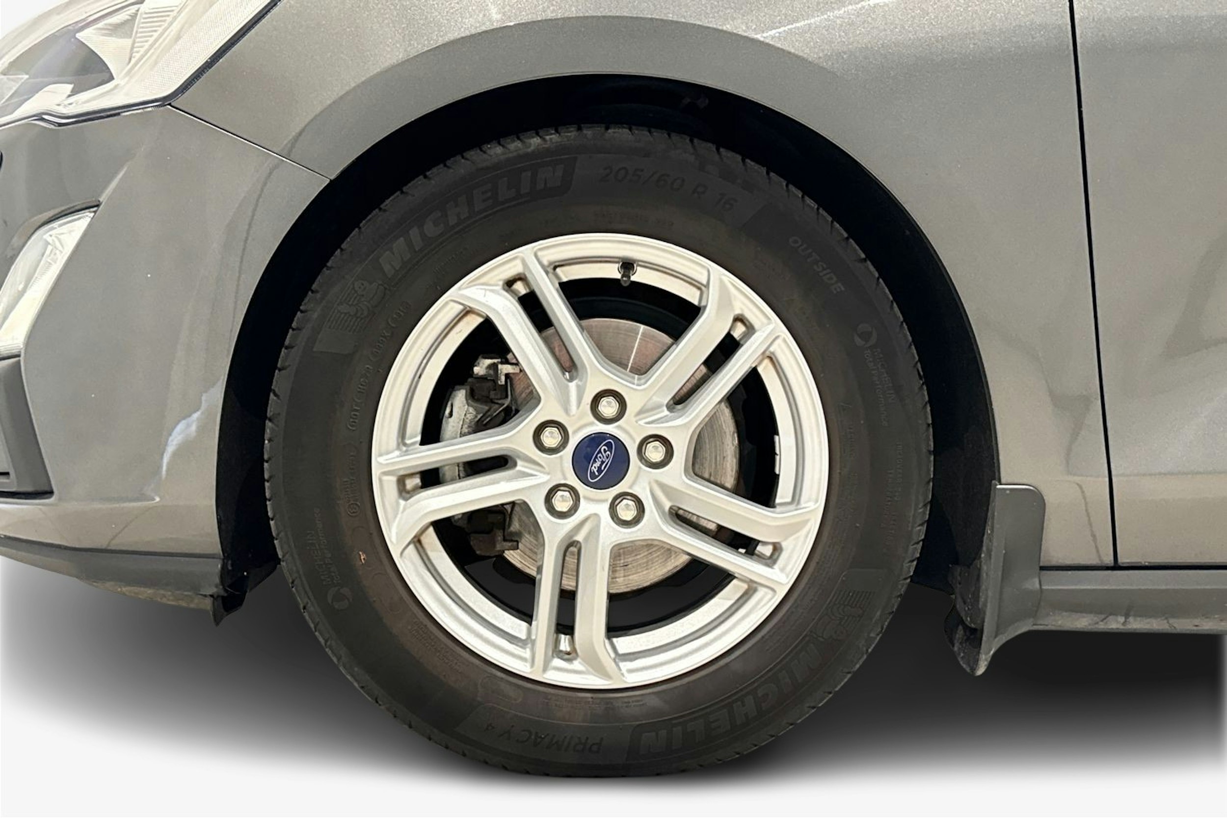 harmaa Ford Focus 2018 kuva 11.