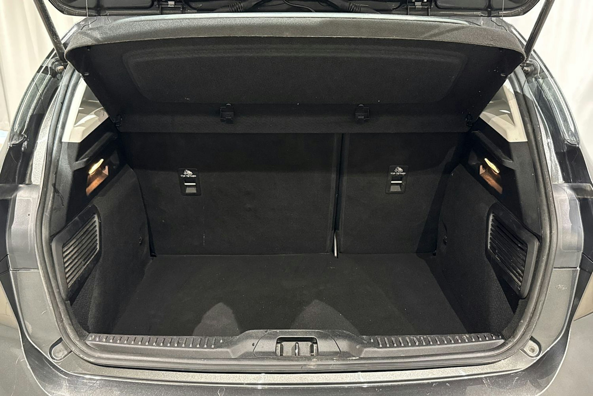 harmaa Ford Focus 2018 kuva 14.