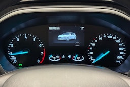 harmaa Ford Focus 2018 kuva 16.
