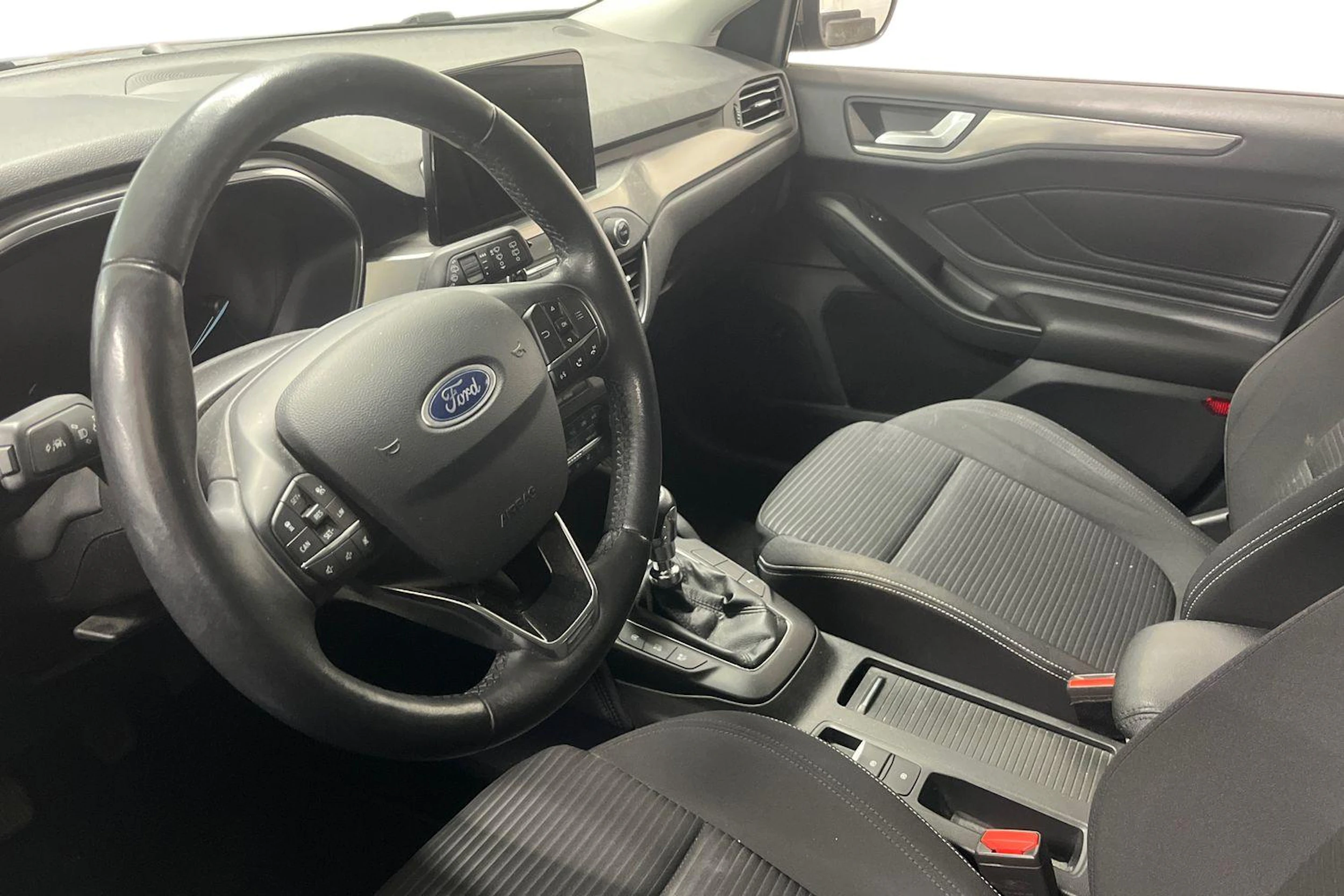 Harmaa Ford FOCUS 2018 kuva 3.