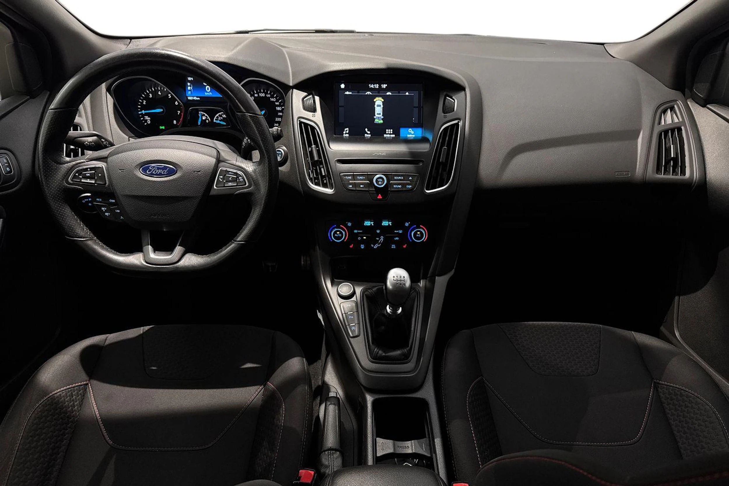 harmaa Ford Focus 2018 kuva 6.