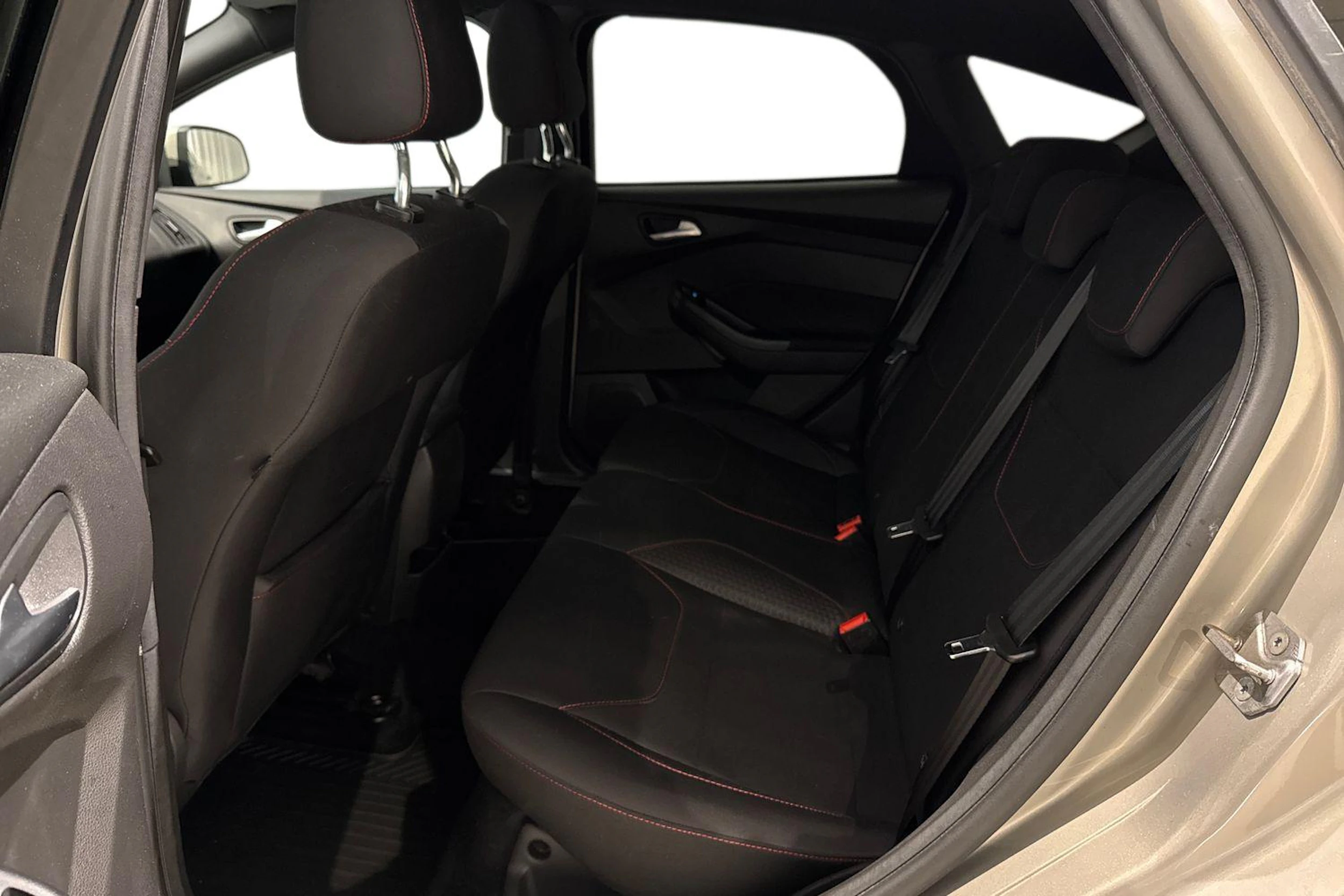 harmaa Ford Focus 2018 kuva 7.