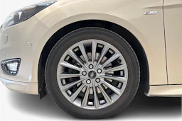 harmaa Ford Focus 2018 kuva 8.
