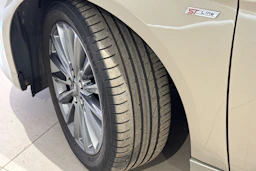 harmaa Ford Focus 2018 kuva 9.