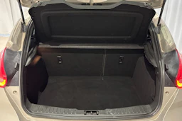 harmaa Ford Focus 2018 kuva 12.