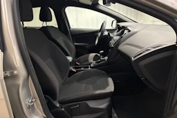 harmaa Ford Focus 2018 kuva 13.