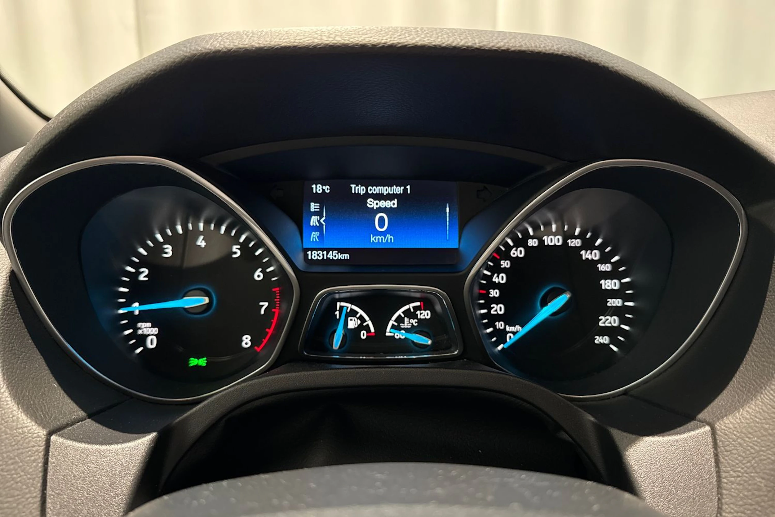 harmaa Ford Focus 2018 kuva 15.