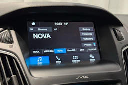 harmaa Ford Focus 2018 kuva 16.