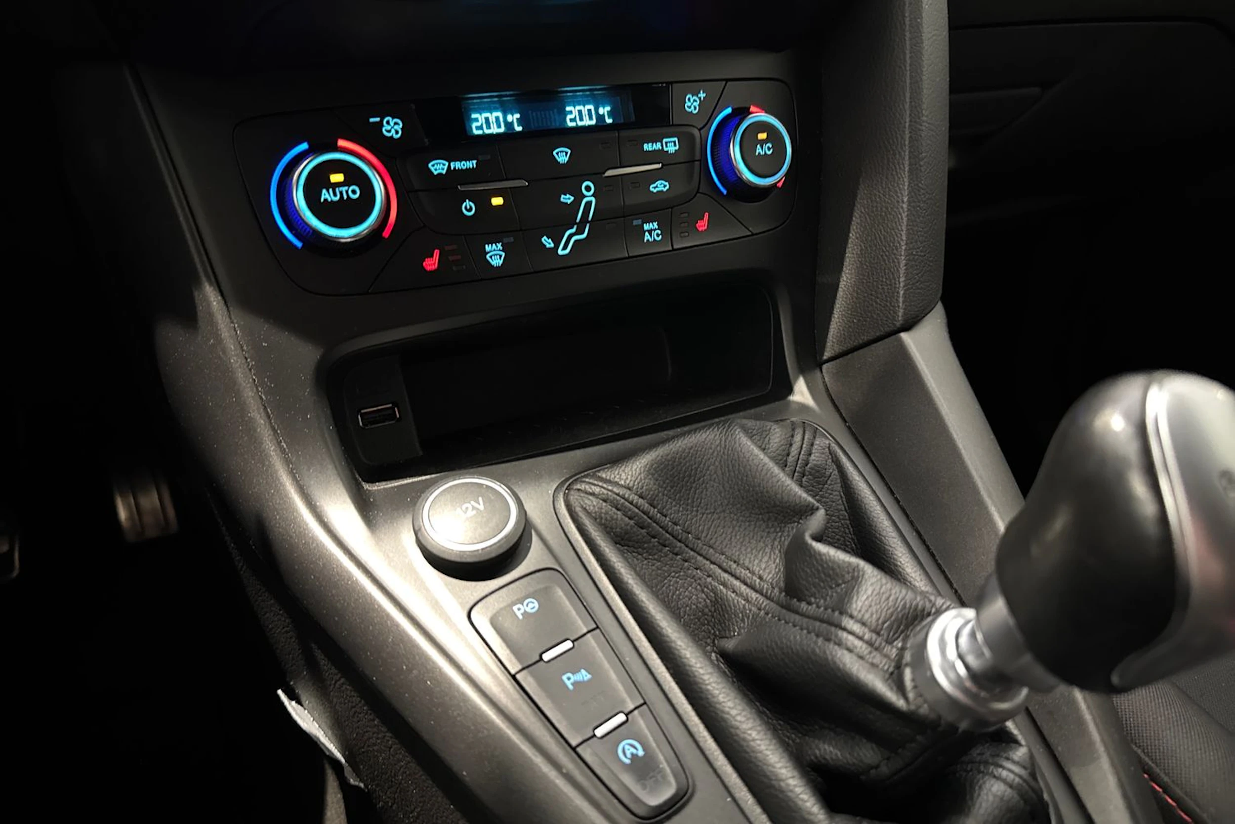 harmaa Ford Focus 2018 kuva 21.