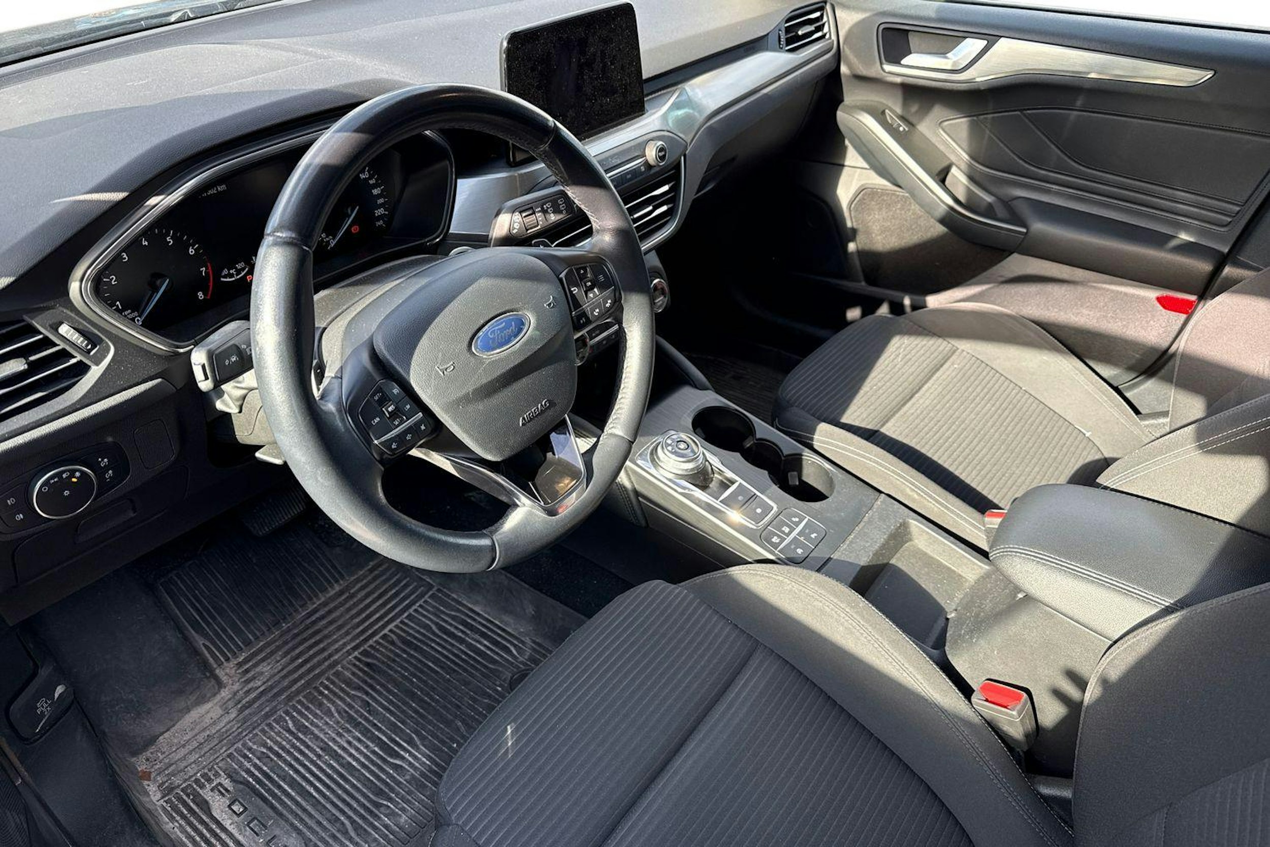 musta Ford Focus 2018 kuva 3.