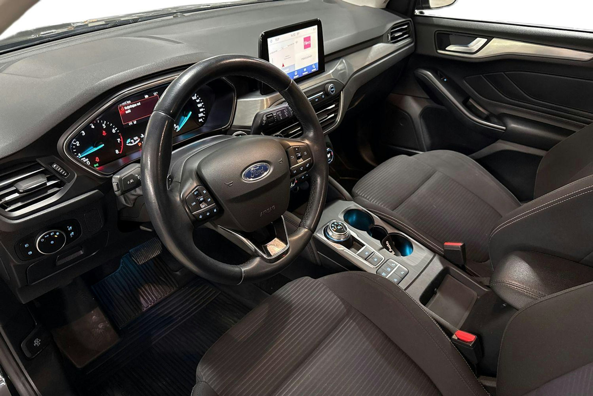 musta Ford Focus 2018 kuva 7.
