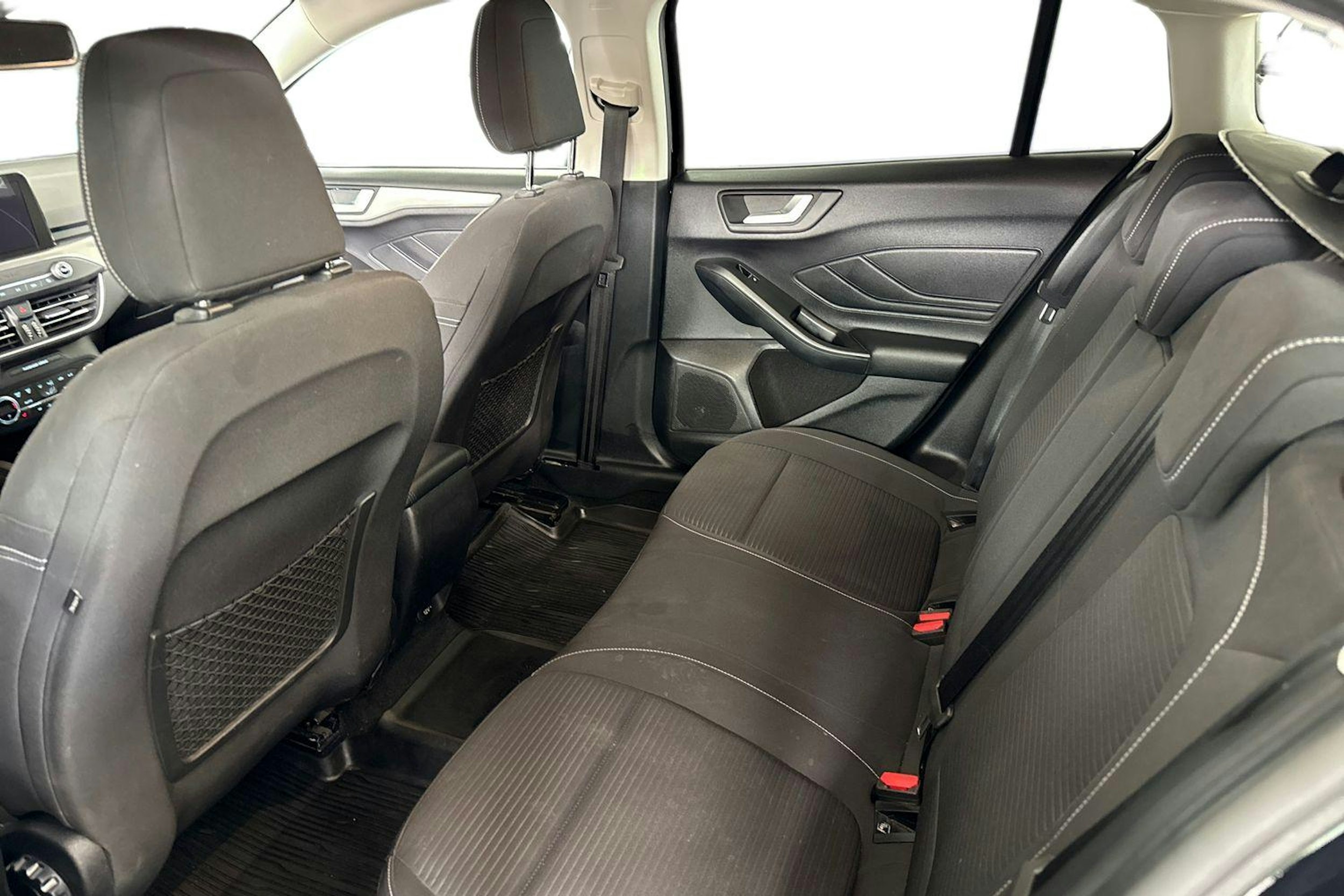 musta Ford Focus 2018 kuva 10.