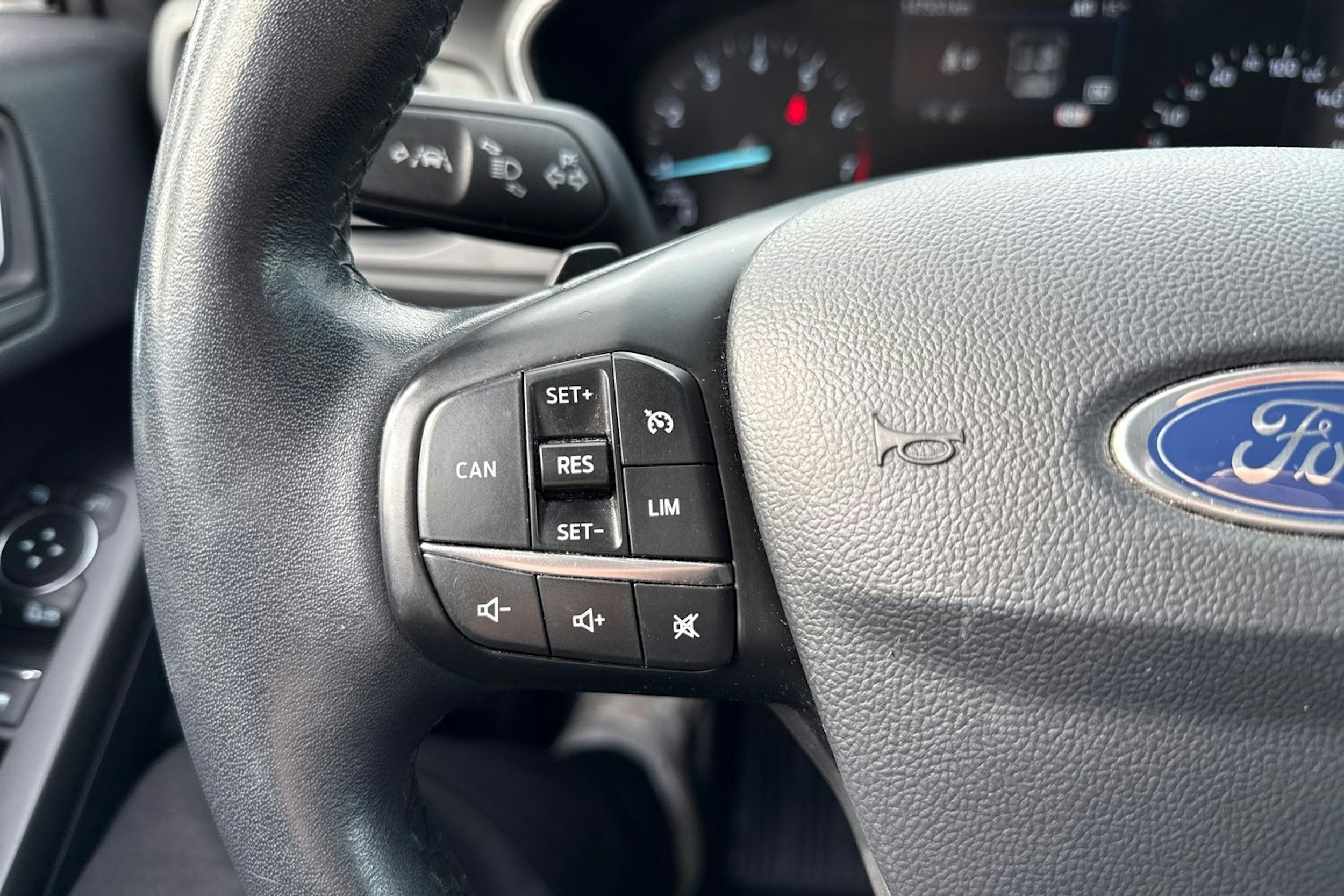musta Ford Focus 2018 kuva 14.
