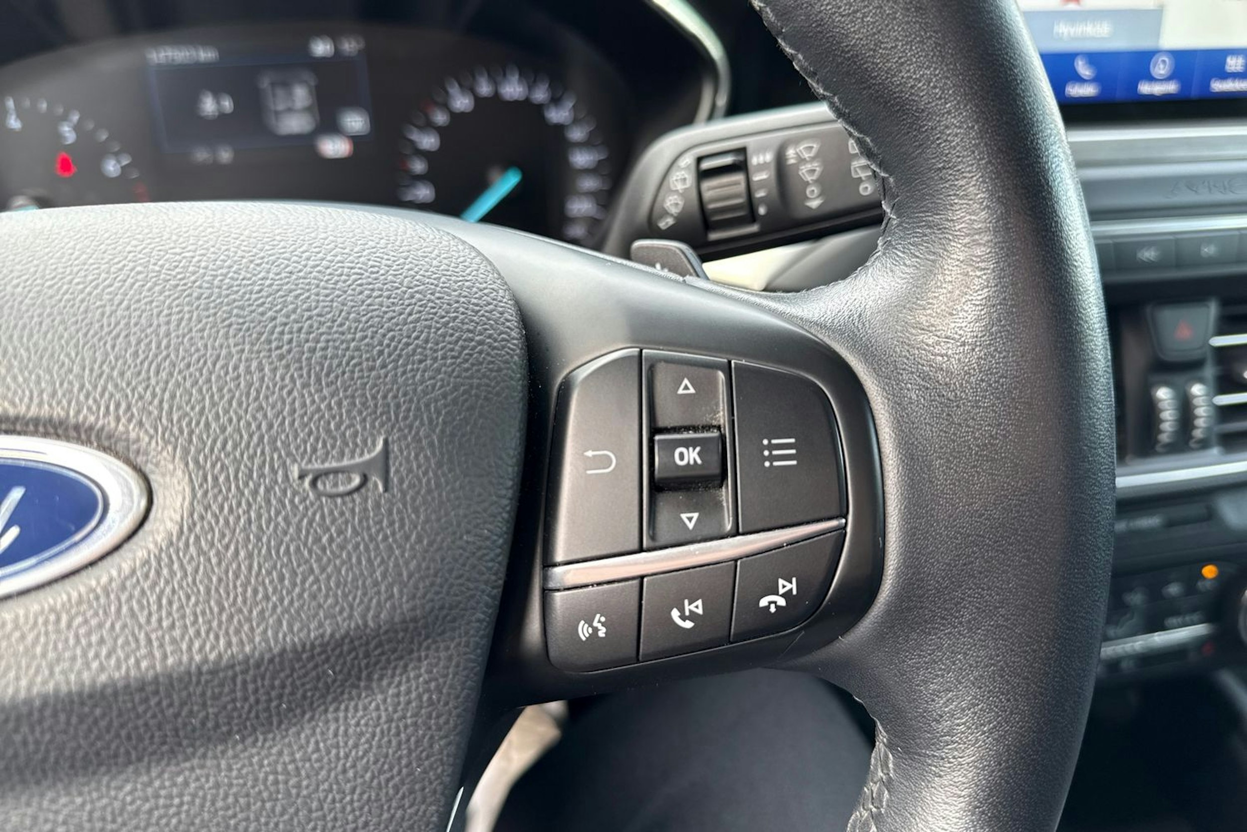 musta Ford Focus 2018 kuva 15.