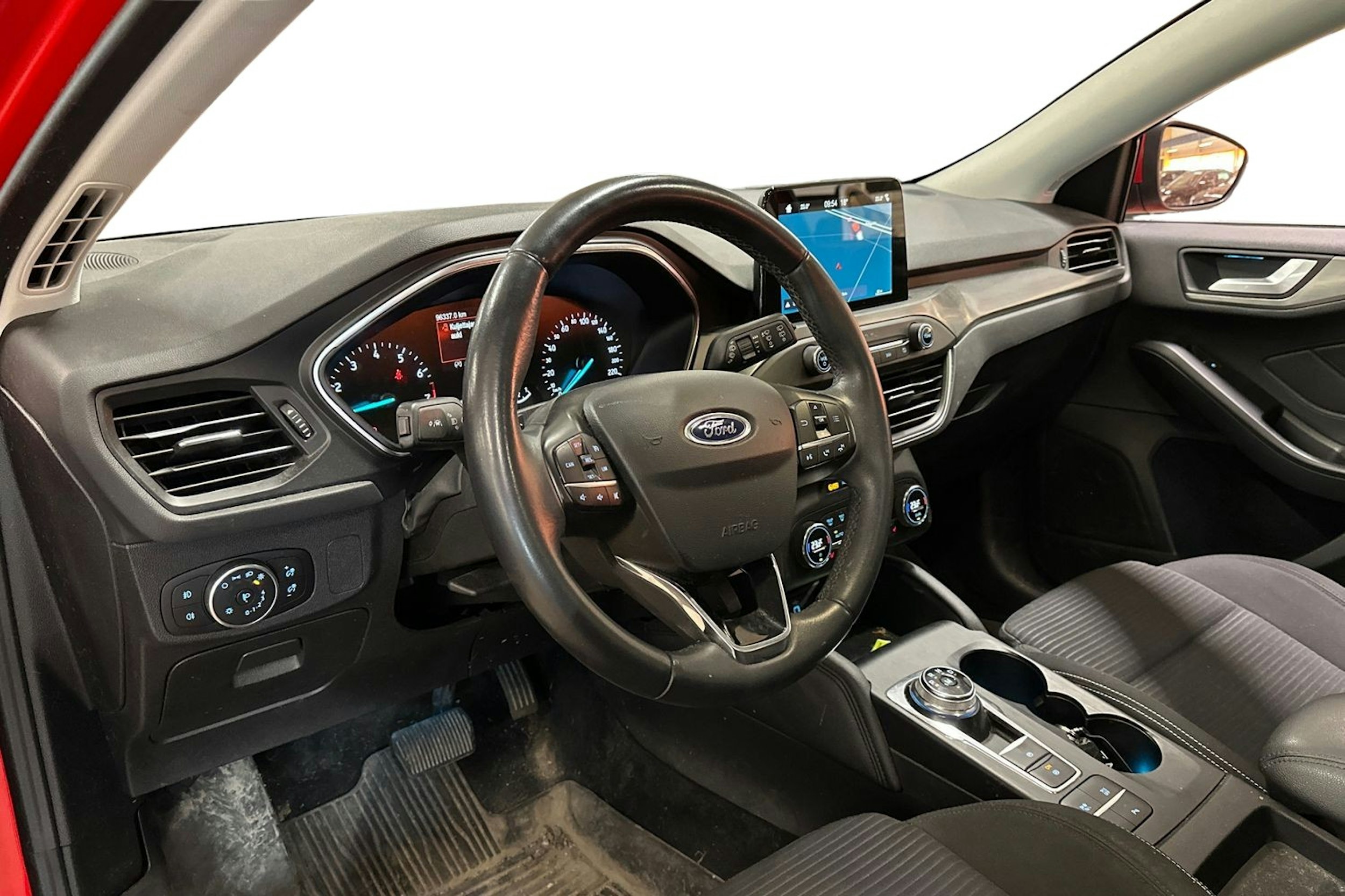 punainen Ford Focus 2018 kuva 3.