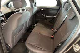 harmaa Ford Focus 2018 kuva 8.