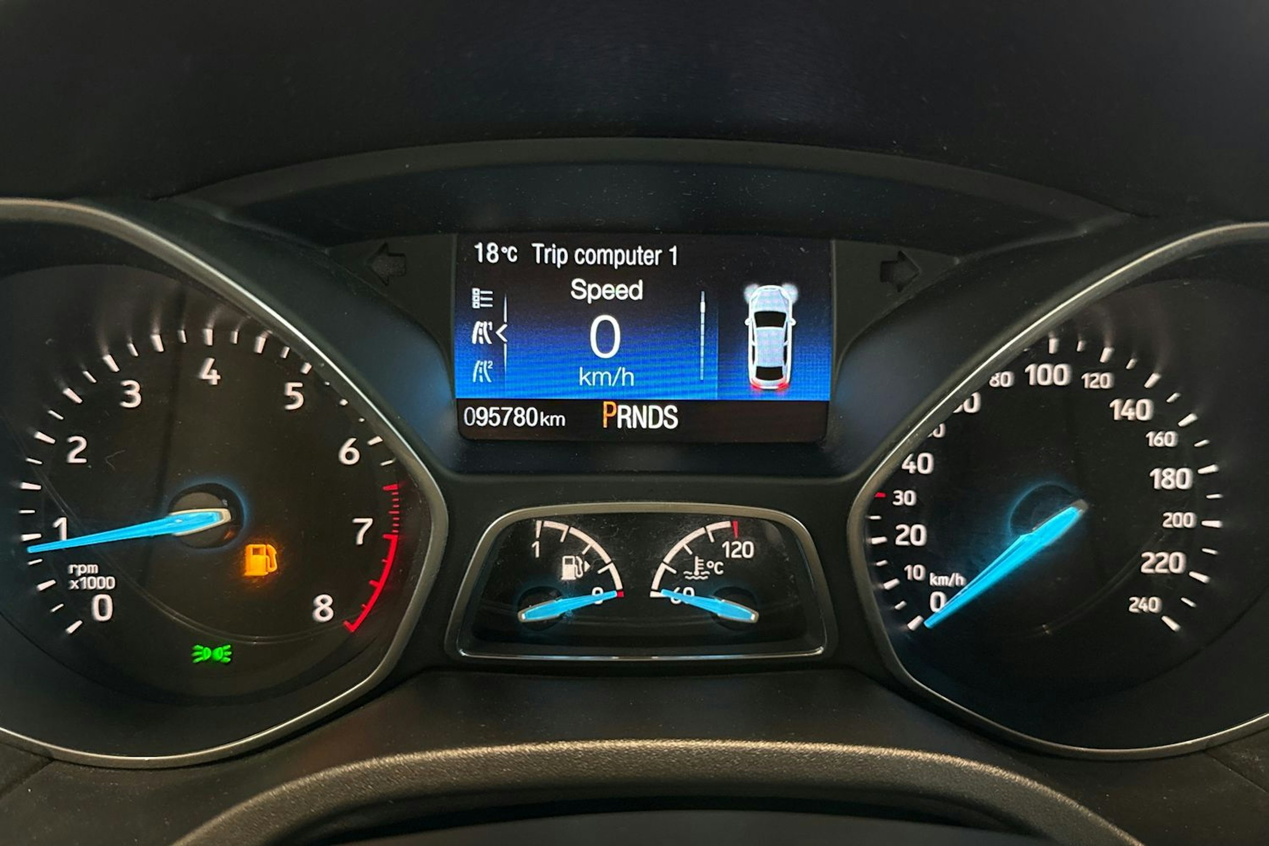 harmaa Ford Focus 2018 kuva 13.