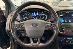 harmaa Ford Focus 2018 kuva 14.