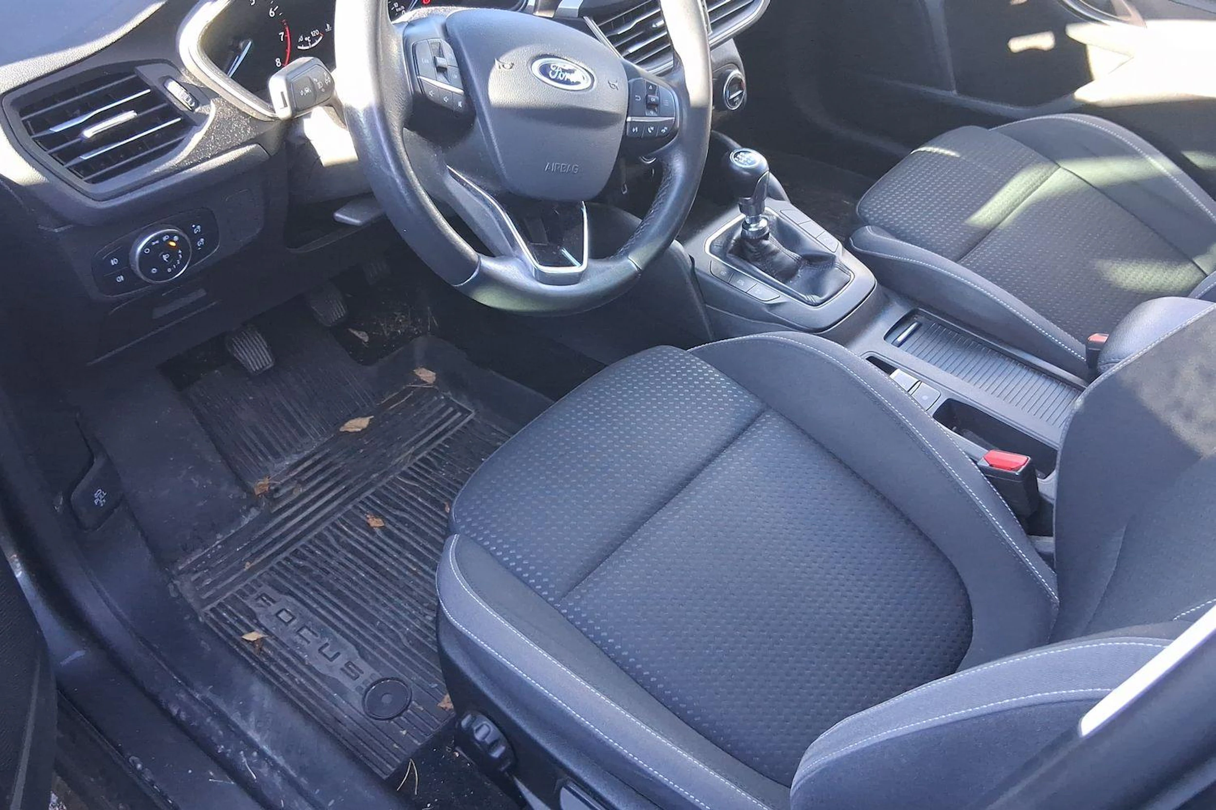 harmaa Ford Focus 2018 kuva 3.