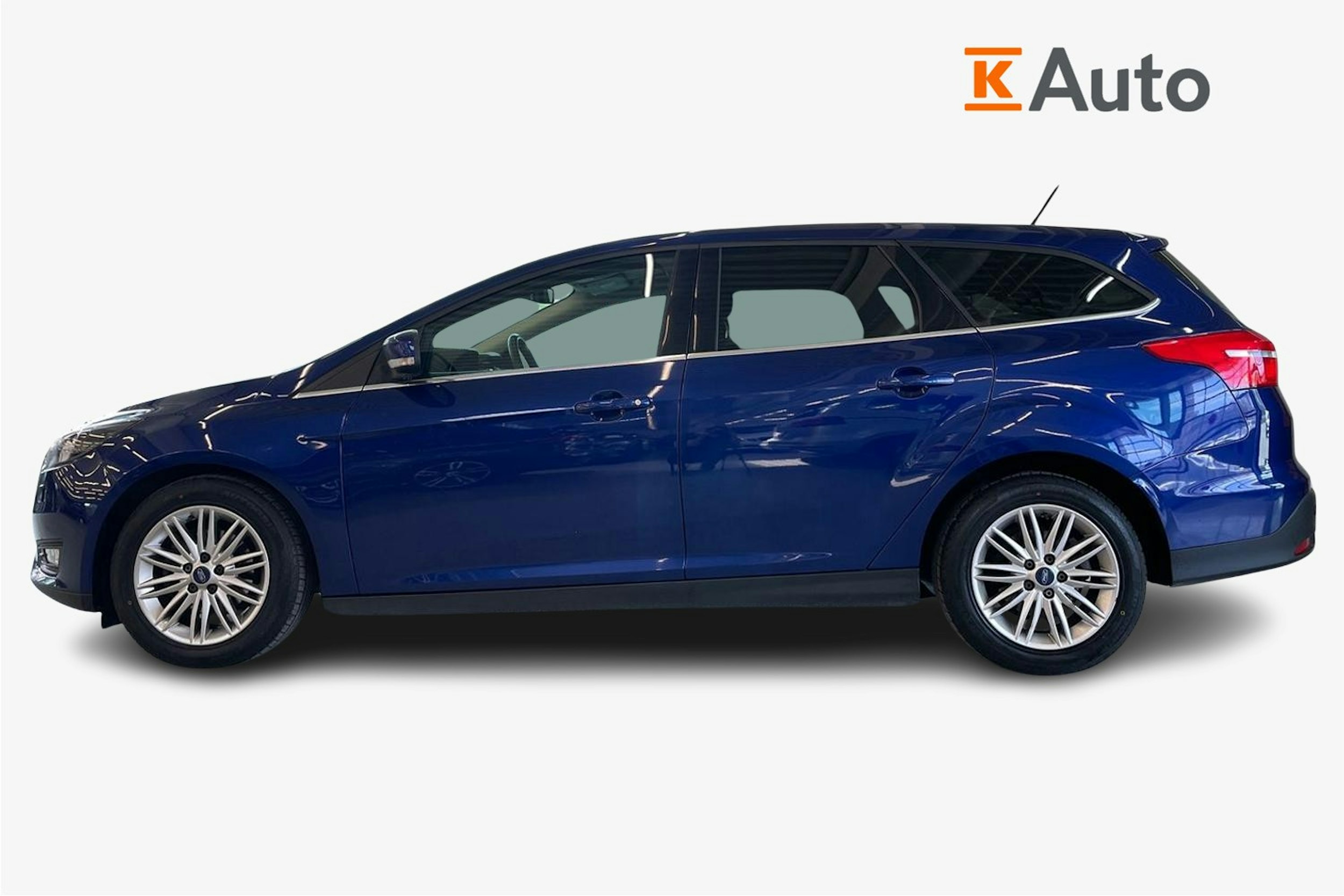 sininen Ford Focus 2018 kuva 6.