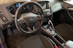 sininen Ford Focus 2018 kuva 7.