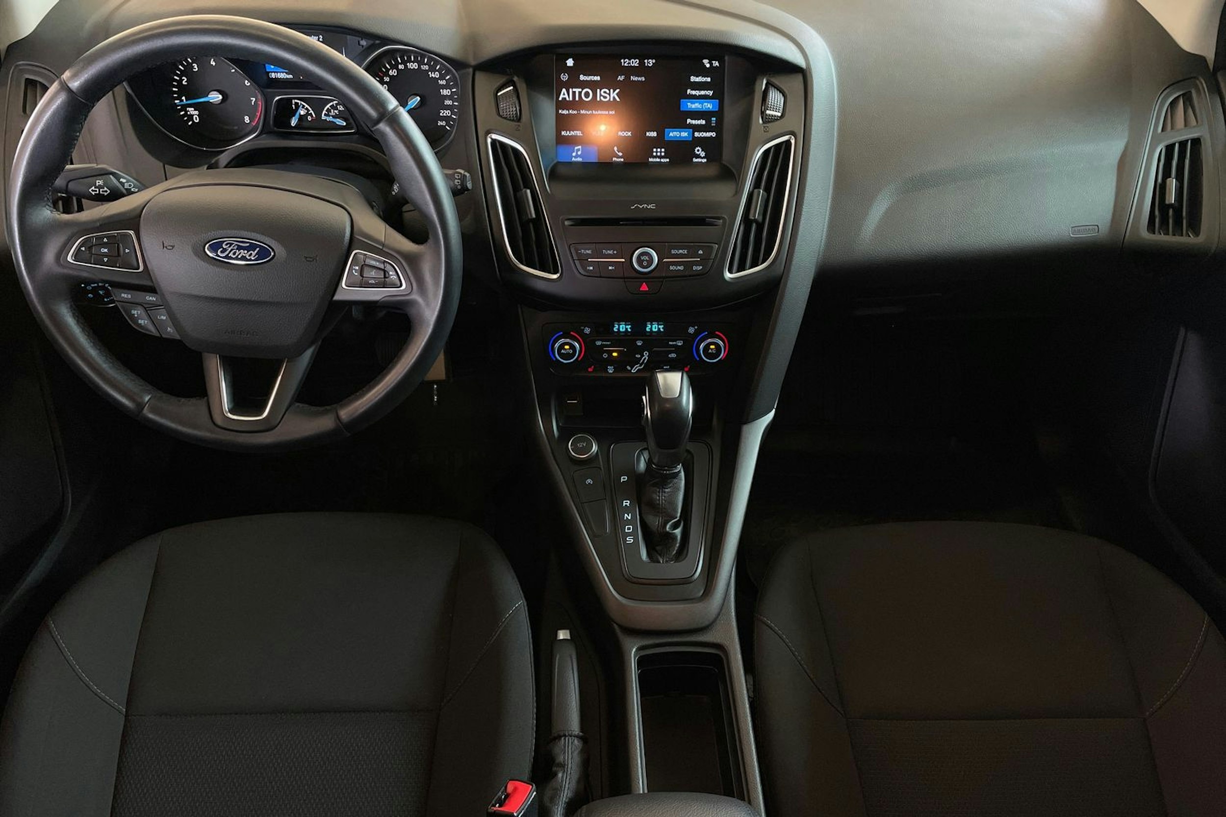 sininen Ford Focus 2018 kuva 9.