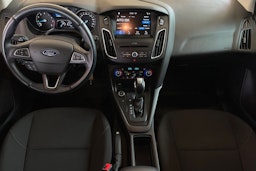 sininen Ford Focus 2018 kuva 9.