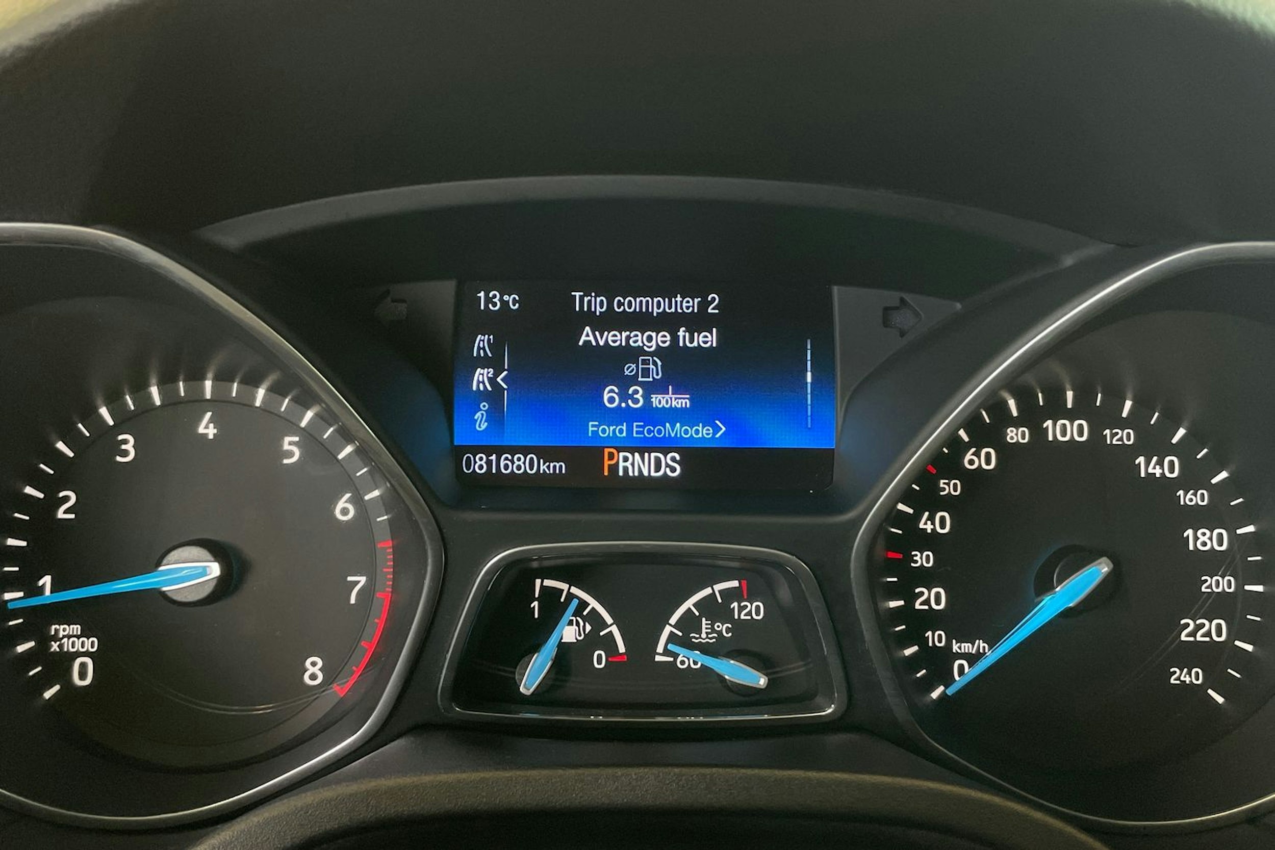 sininen Ford Focus 2018 kuva 14.