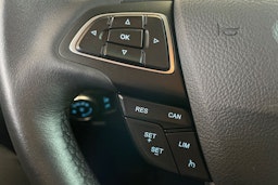 sininen Ford Focus 2018 kuva 15.
