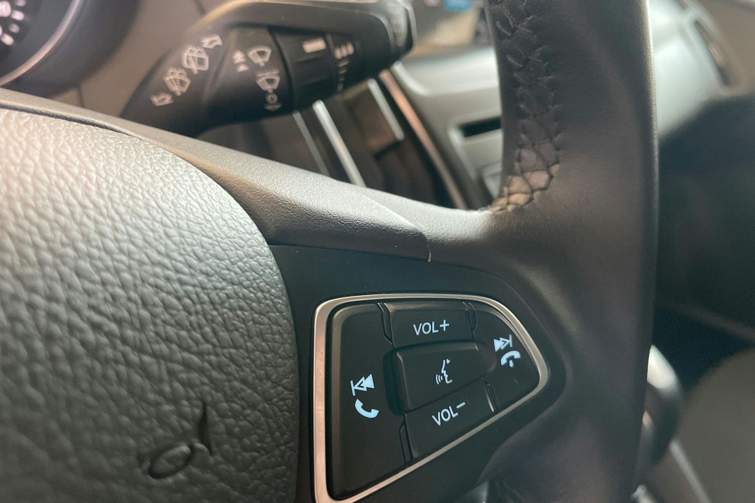 sininen Ford Focus 2018 kuva 17.