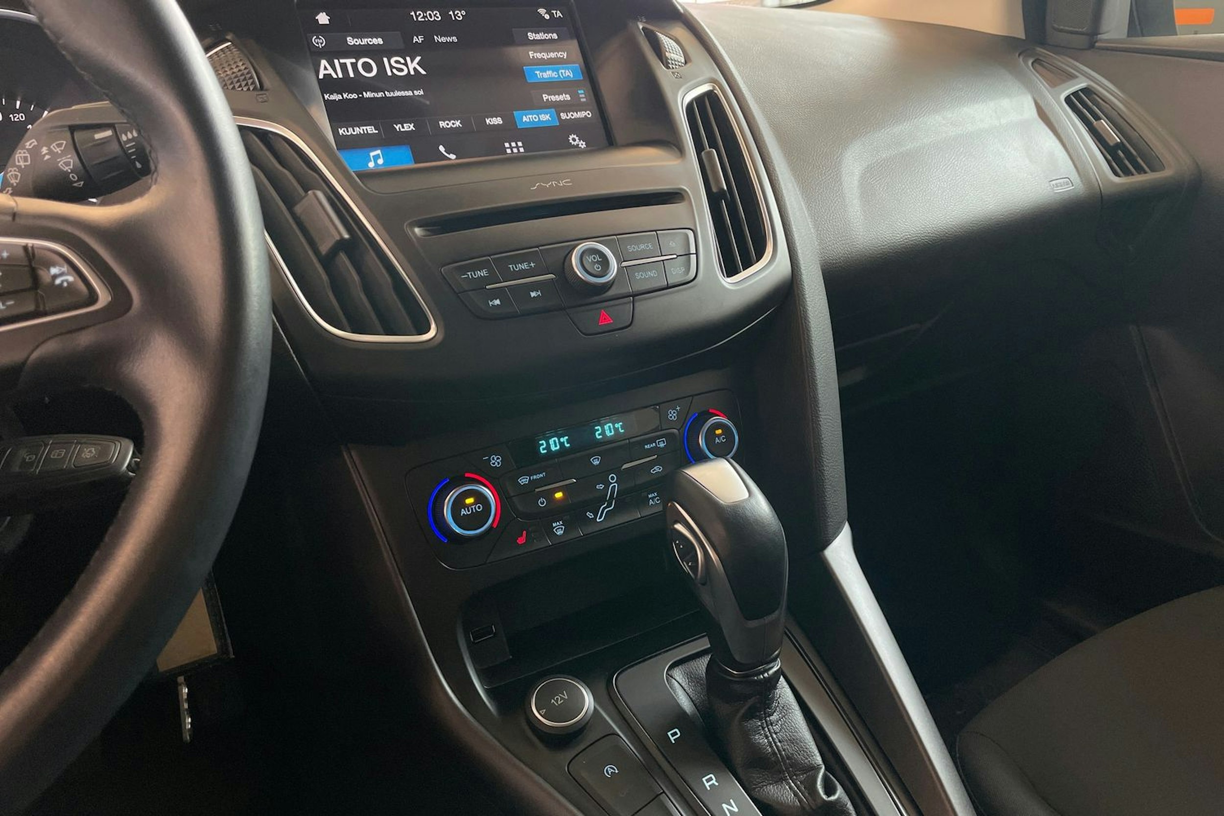 sininen Ford Focus 2018 kuva 19.