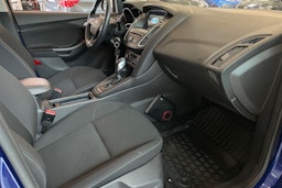 sininen Ford Focus 2018 kuva 22.