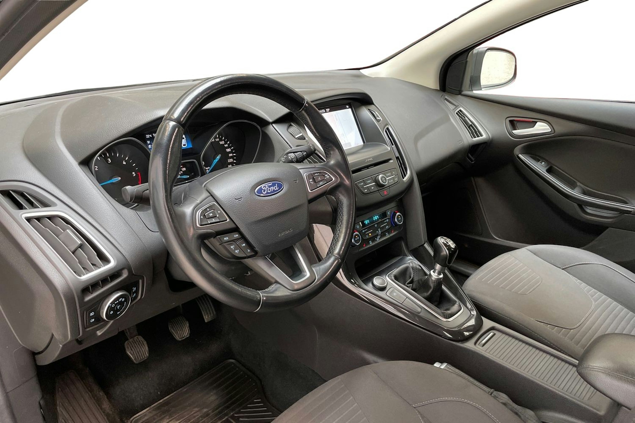 harmaa Ford Focus 2018 kuva 7.