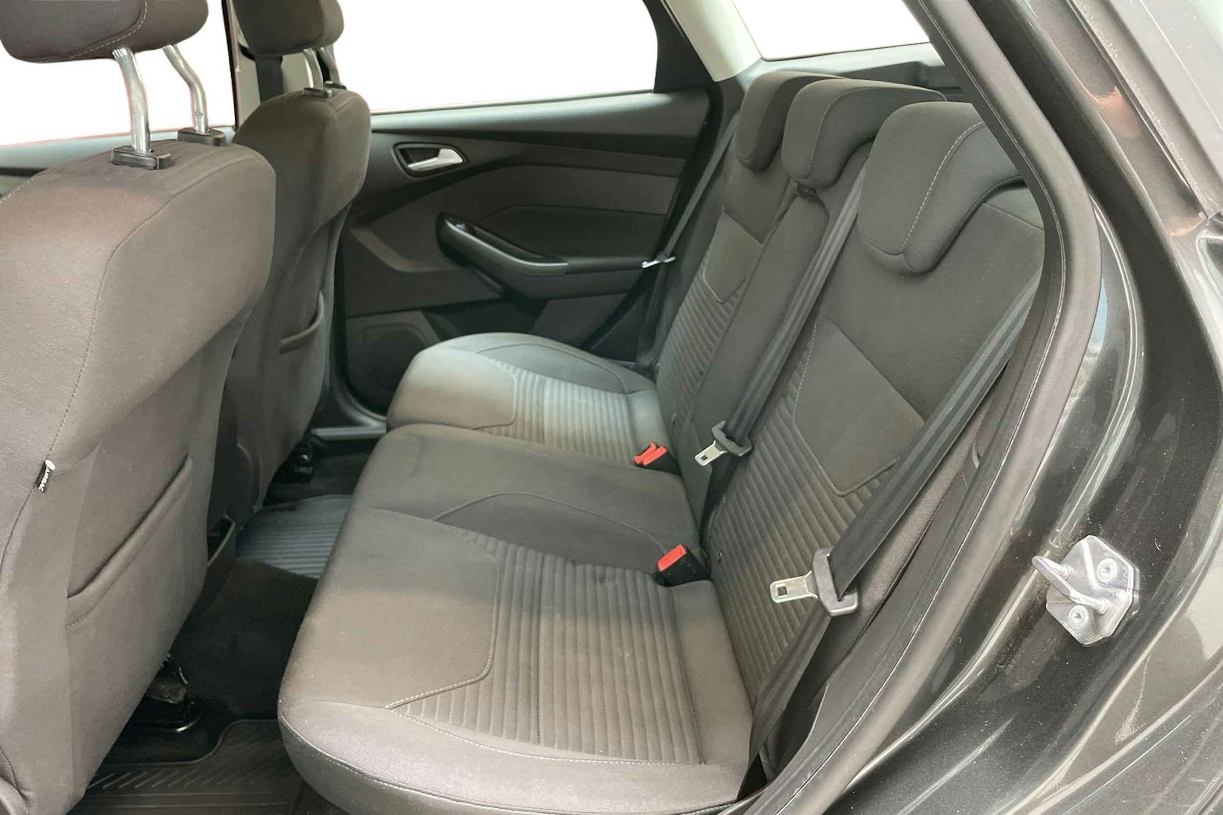 harmaa Ford Focus 2018 kuva 10.