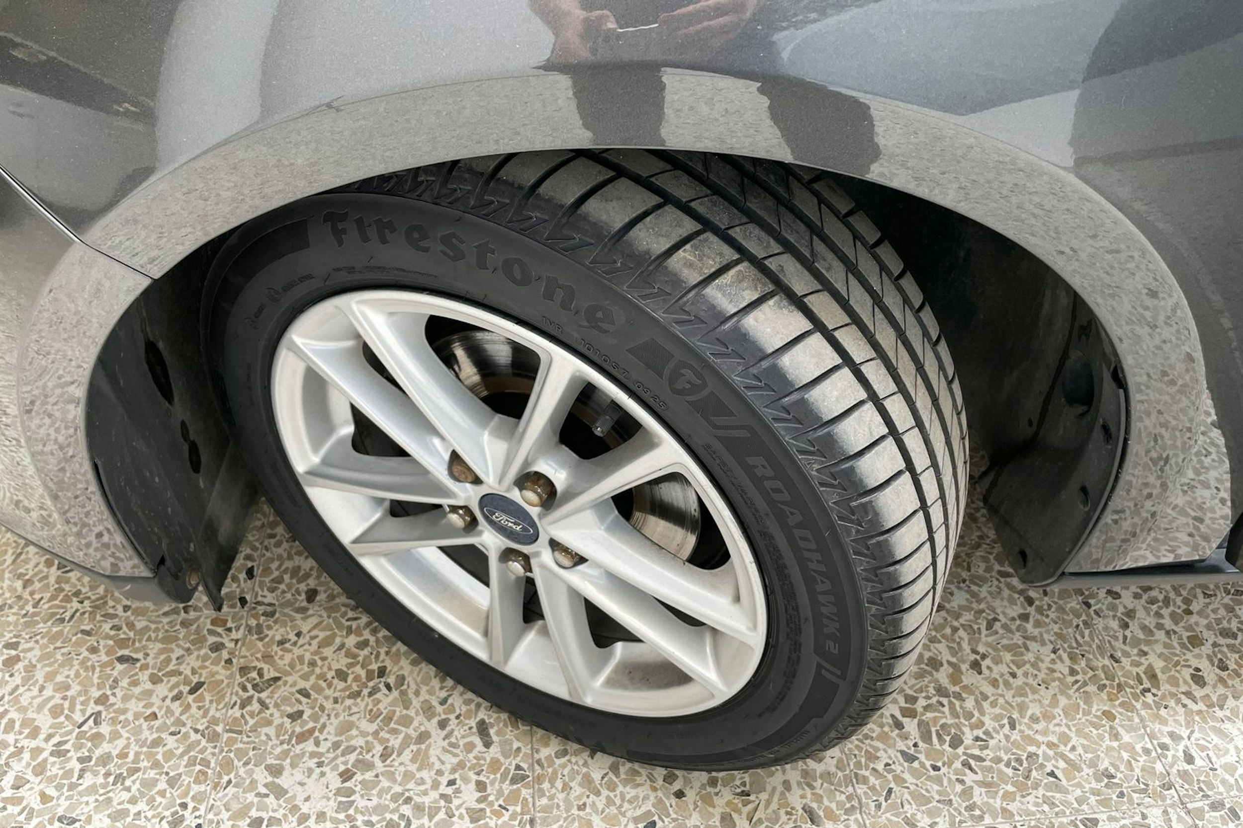 harmaa Ford Focus 2018 kuva 13.