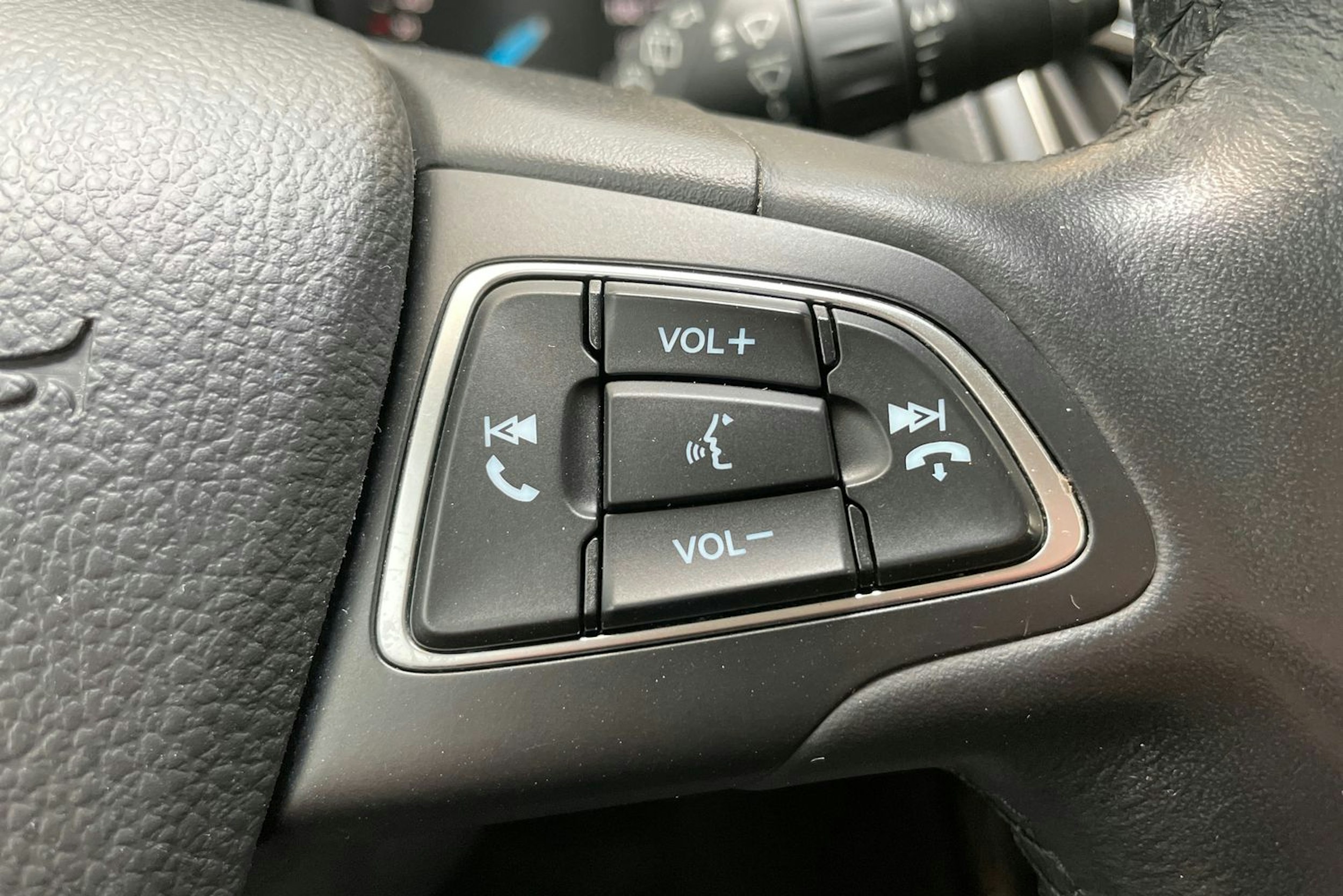 harmaa Ford Focus 2018 kuva 16.