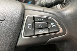 harmaa Ford Focus 2018 kuva 16.