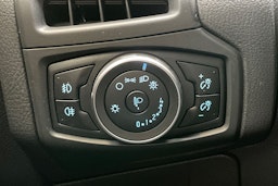harmaa Ford Focus 2018 kuva 17.