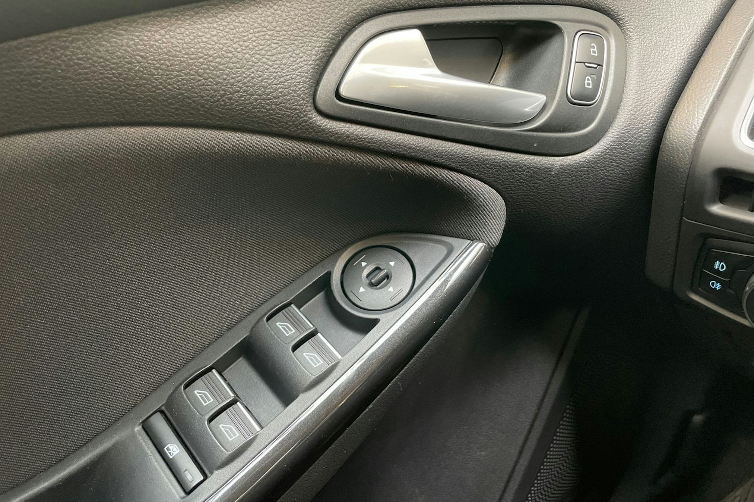 harmaa Ford Focus 2018 kuva 18.