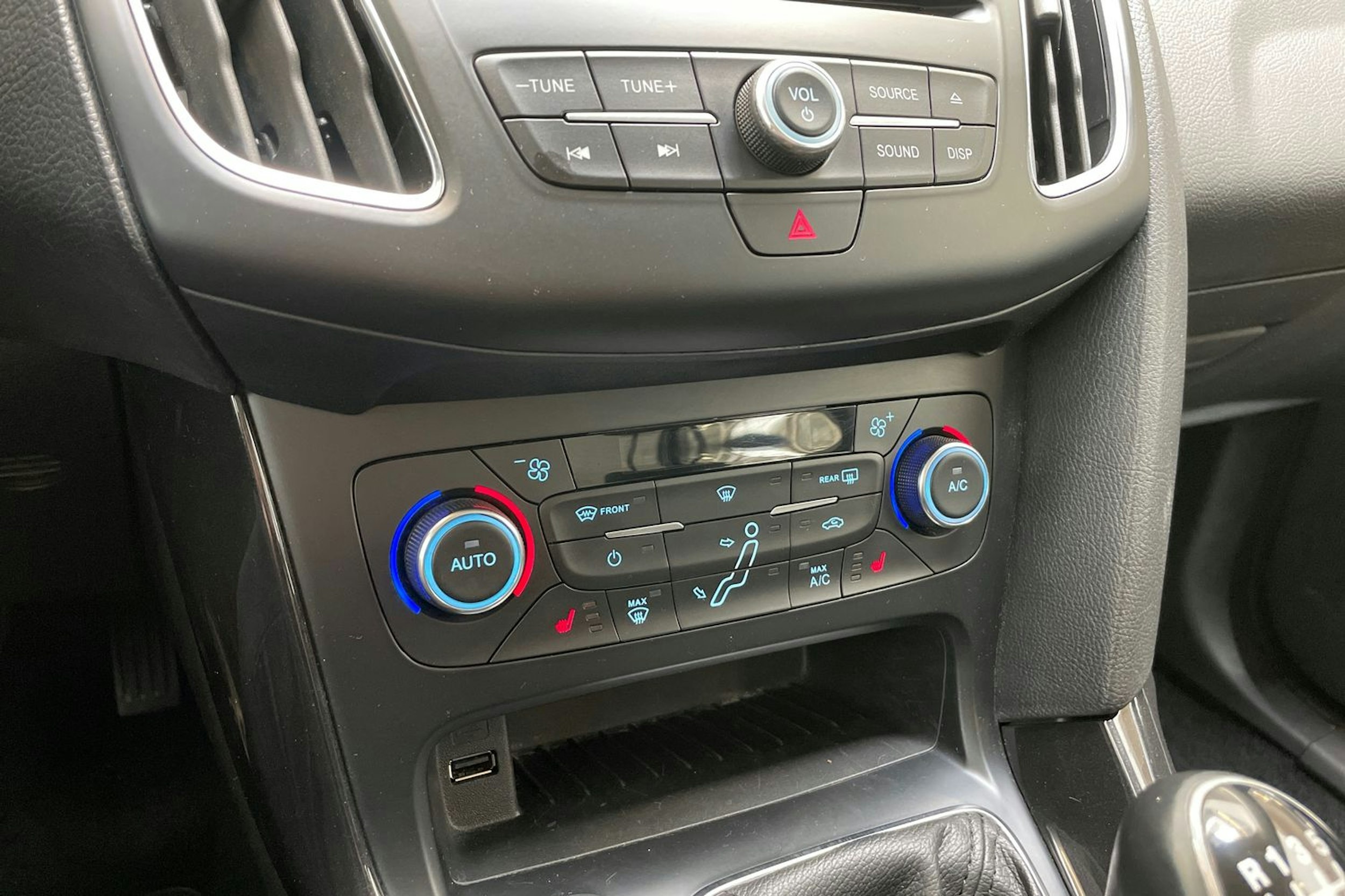 harmaa Ford Focus 2018 kuva 21.