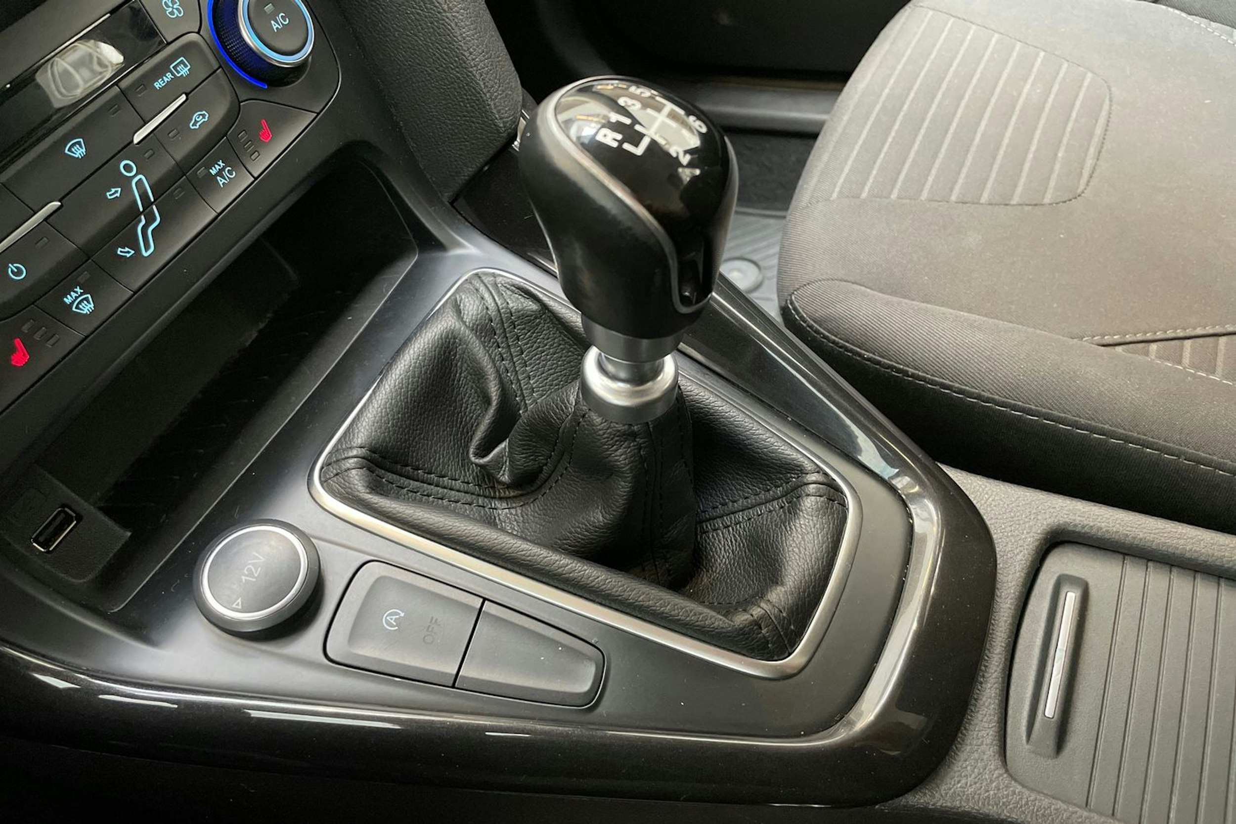 harmaa Ford Focus 2018 kuva 22.