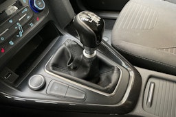 harmaa Ford Focus 2018 kuva 22.