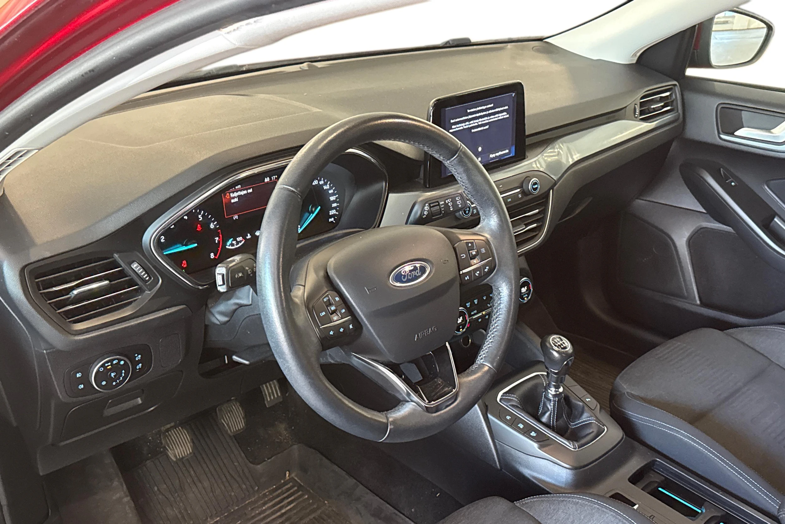 punainen Ford Focus 2019 kuva 3.