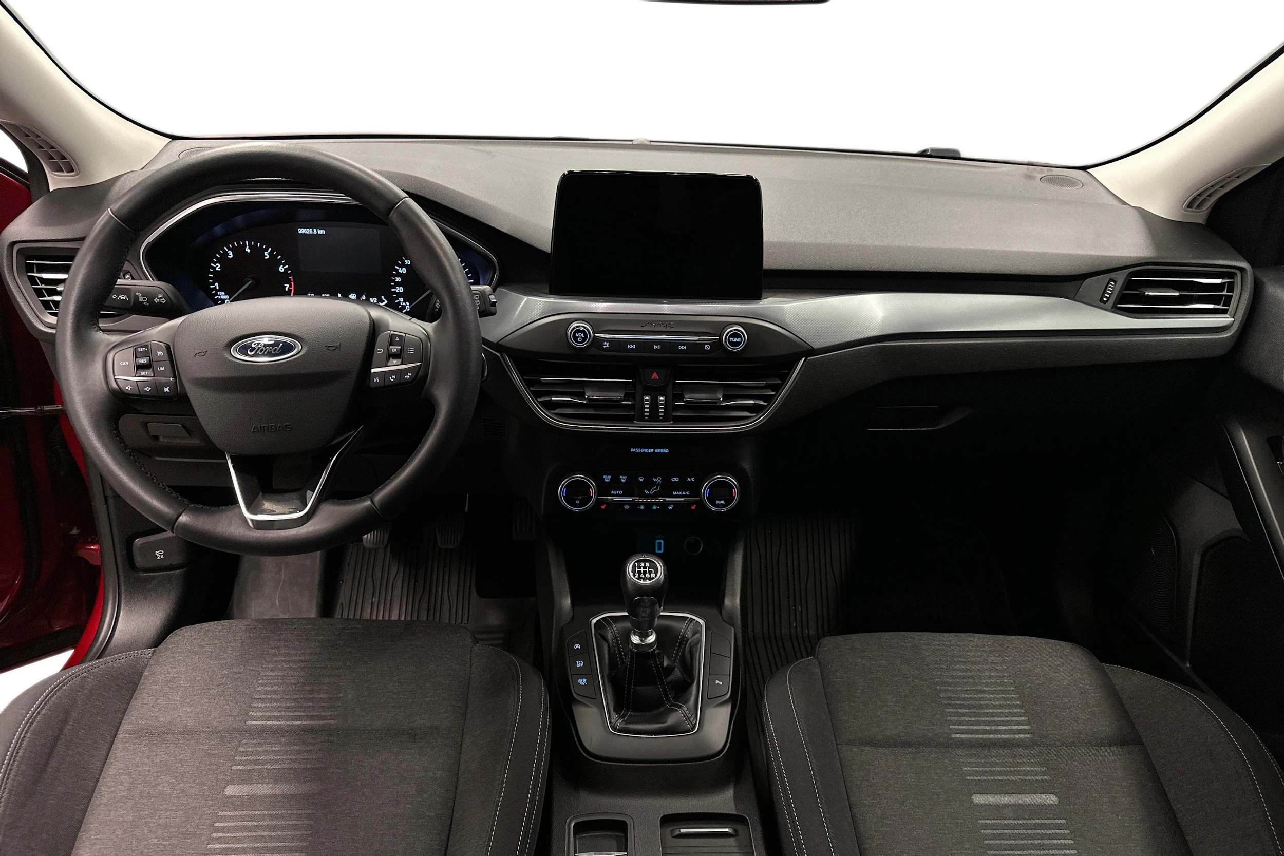 punainen Ford Focus 2019 kuva 7.