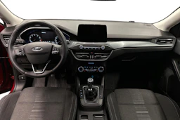 punainen Ford Focus 2019 kuva 7.