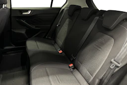 punainen Ford Focus 2019 kuva 8.