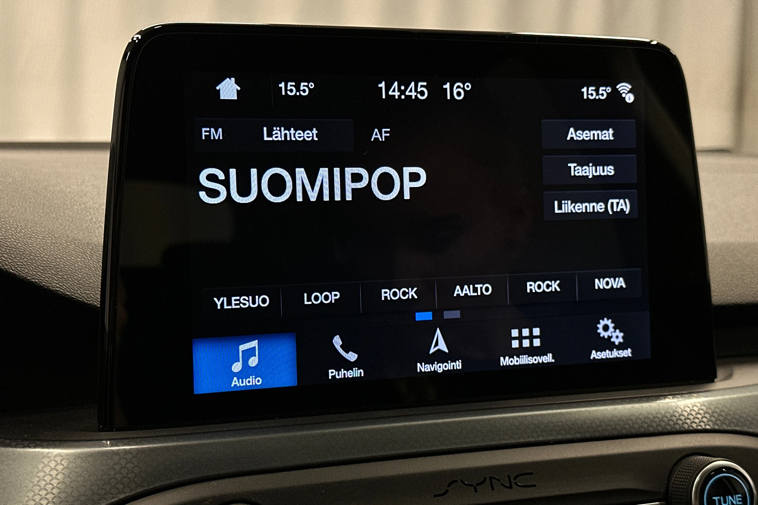 punainen Ford Focus 2019 kuva 17.