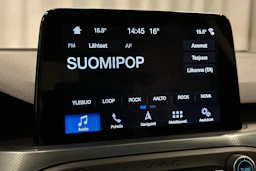 punainen Ford Focus 2019 kuva 17.
