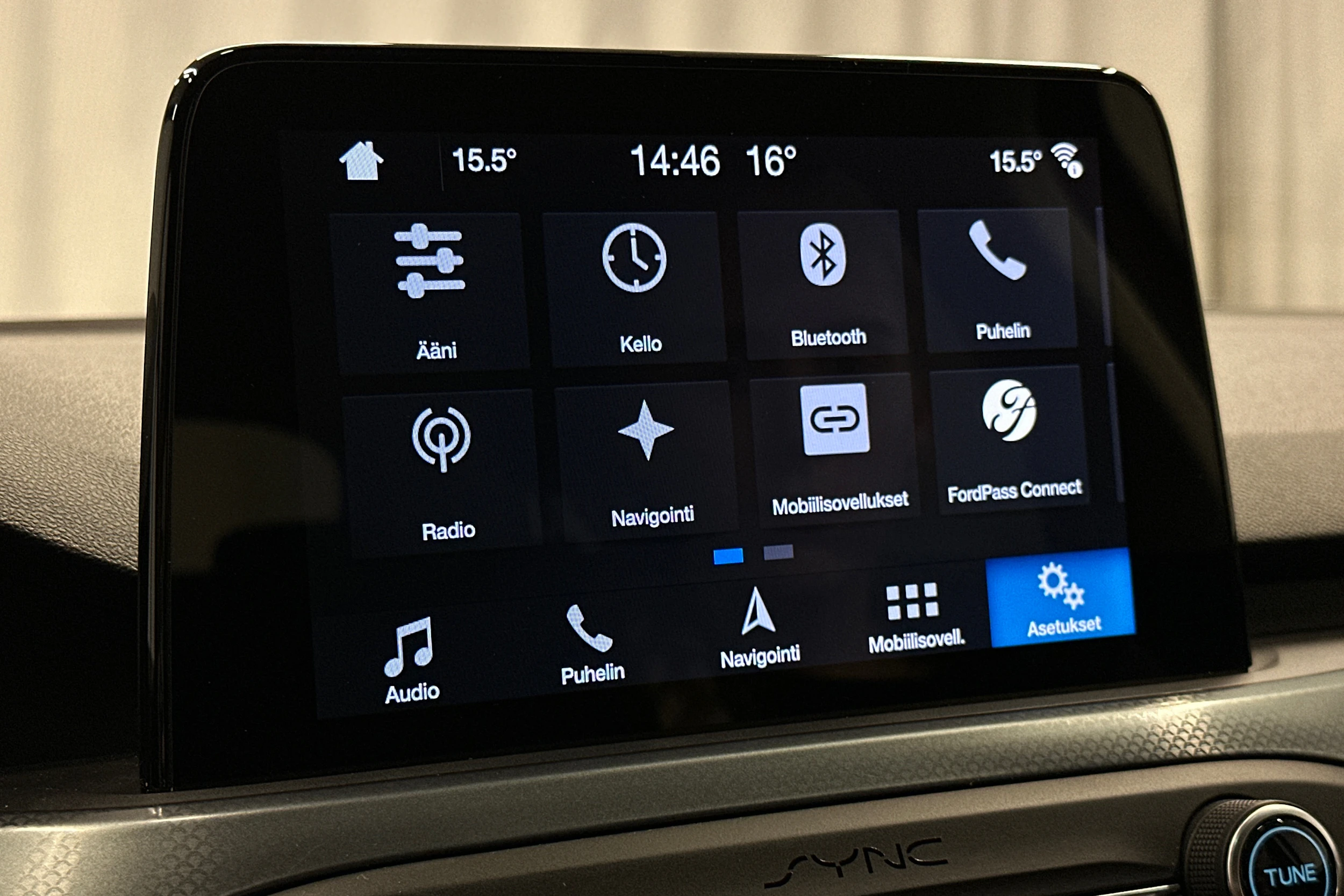 punainen Ford Focus 2019 kuva 21.