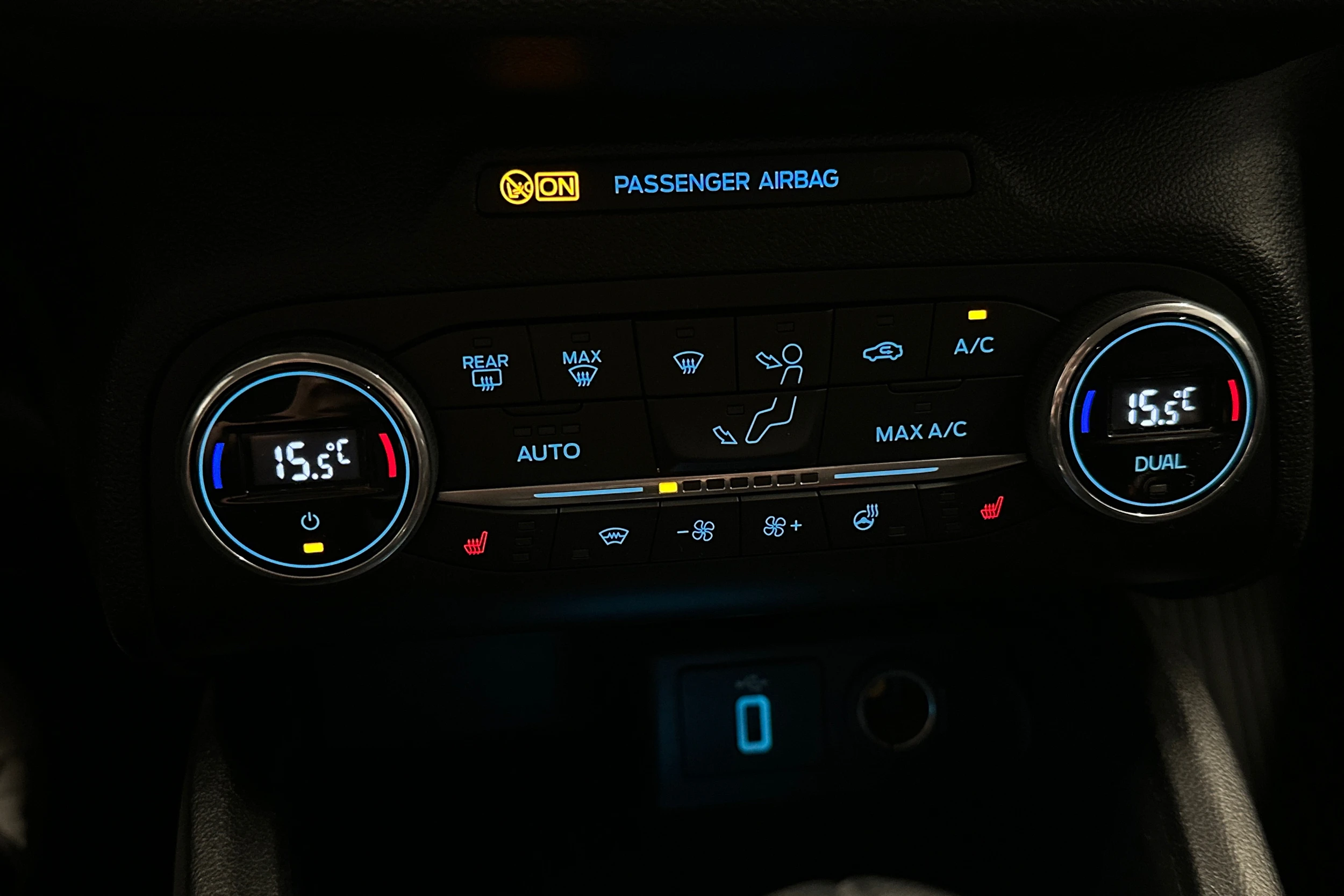 punainen Ford Focus 2019 kuva 26.
